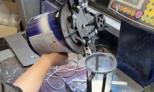 修理中の車の画像